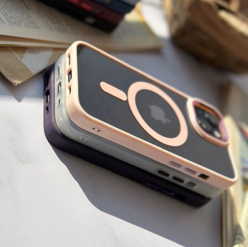 Transparent iPhone 14 Pro Max case with MagSafe